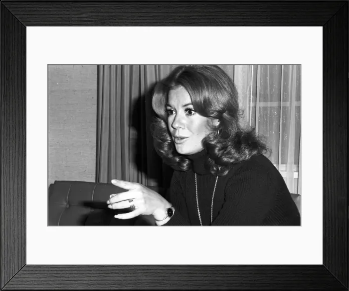 Framed Print : Vicki Carr, American singer and humanitarian, London, 1972. Artist: Brian O Connor Framed Print : Vicki Carr, American singer and humanitarian, London, 1972. Artist: Brian O Connor