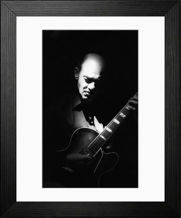 Framed Print : Joe Pass, American virtuoso jazz guitarist, Ronnie Scotts, 1980. Artist: Brian O Connor Framed Print : Joe Pass, American virtuoso jazz guitarist, Ronnie Scotts, 1980. Artist: Brian O Connor