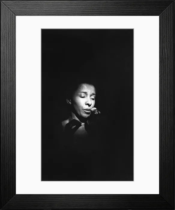 Framed Print : Elaine Delmar, Ronnie Scotts, London, 1989. Artist: Brian O Connor Framed Print : Elaine Delmar, Ronnie Scotts, London, 1989. Artist: Brian O Connor