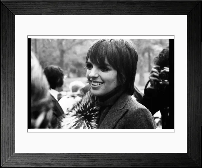 Framed Print : Liza Minnelli, London, 1973. Artist: Brian O Connor Framed Print : Liza Minnelli, London, 1973. Artist: Brian O Connor