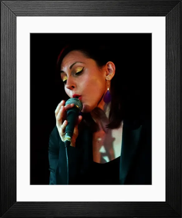 Framed Print : Georgia Mancio, Pizza Exp, London. Artist: Brian O Connor Framed Print : Georgia Mancio, Pizza Exp, London. Artist: Brian O Connor