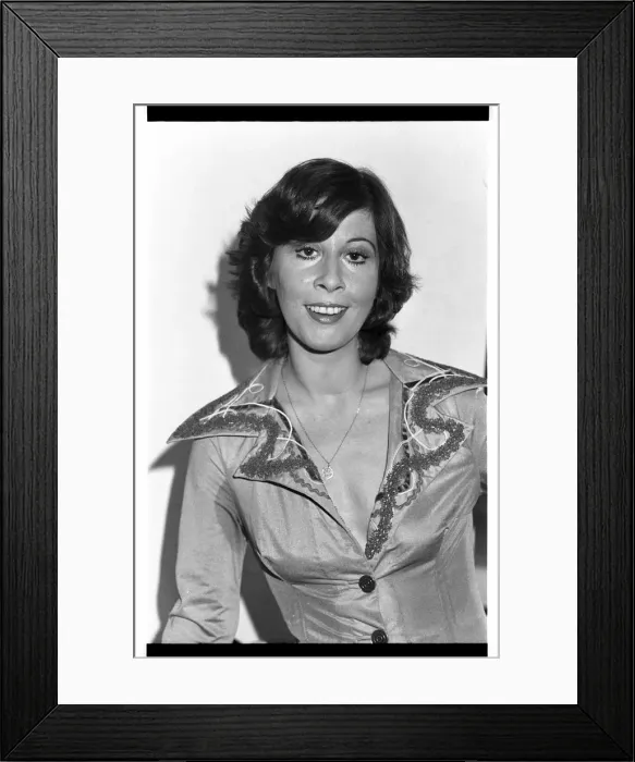 Framed Print : Helen Shapiro, Ronnie Scotts, 1975. Artist: Brian O Connor Framed Print : Helen Shapiro, Ronnie Scotts, 1975. Artist: Brian O Connor