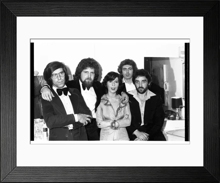 Framed Print : Helen Shapiro, Ronnie Scotts, 1975. Artist: Brian O Connor Framed Print : Helen Shapiro, Ronnie Scotts, 1975. Artist: Brian O Connor
