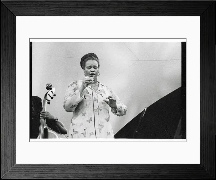 Framed Print : Dianne Reeves, Brecon, 2001. Artist: Brian O Connor Framed Print : Dianne Reeves, Brecon, 2001. Artist: Brian O Connor