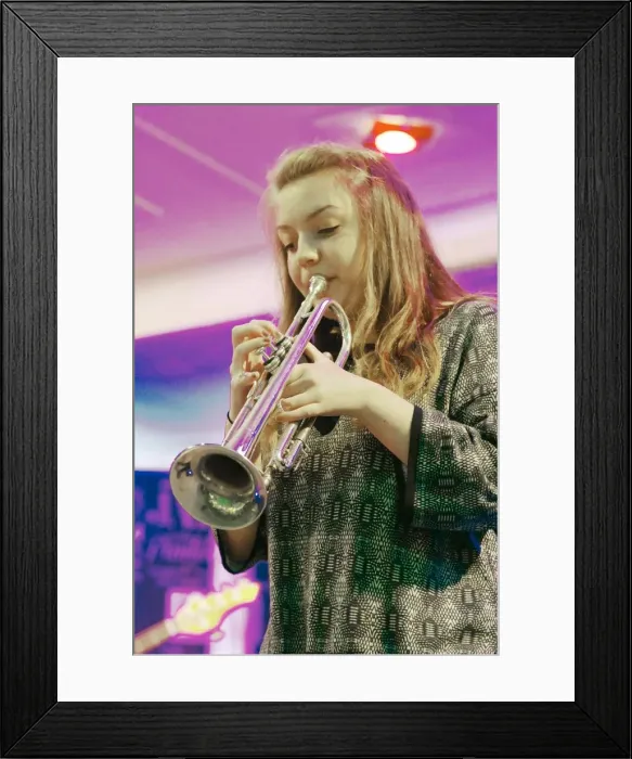 Framed Print : Alex Ridout, Pantiles, Royal Tunbridge Wells, Kent, September 2015. Artist: Brian O Connor Framed Print : Alex Ridout, Pantiles, Royal Tunbridge Wells, Kent, September 2015. Artist: Brian O Connor