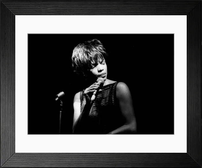 Framed Print : Nnenna Freelon, Ronnie Scotts, Soho, London, July 2000. Artist: Brian O Connor Framed Print : Nnenna Freelon, Ronnie Scotts, Soho, London, July 2000. Artist: Brian O Connor