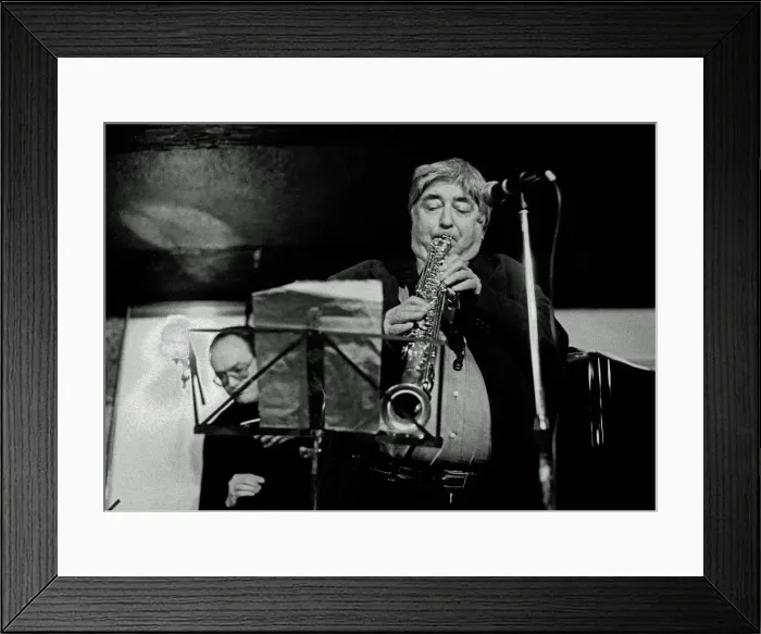 Framed Print : Tony Coe, Watermill, Dorking, Surrey, September 2000. Artist: Brian O Connor Framed Print : Tony Coe, Watermill, Dorking, Surrey, September 2000. Artist: Brian O Connor