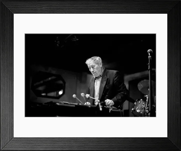 Framed Print : Bill Le Sage, Watermill Jazz Club, Dorking, Surrey, April 2000. Artist: Brian O Connor Framed Print : Bill Le Sage, Watermill Jazz Club, Dorking, Surrey, April 2000. Artist: Brian O Connor