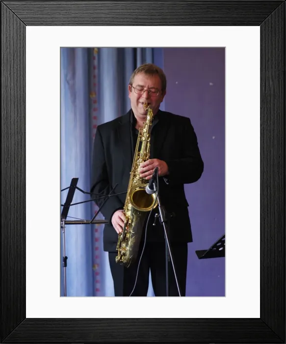 Framed Print : Phil Brown, Hawth, Crawley, West Sussex, Jan 2016. Artist: Brian O Connor Framed Print : Phil Brown, Hawth, Crawley, West Sussex, Jan 2016. Artist: Brian O Connor