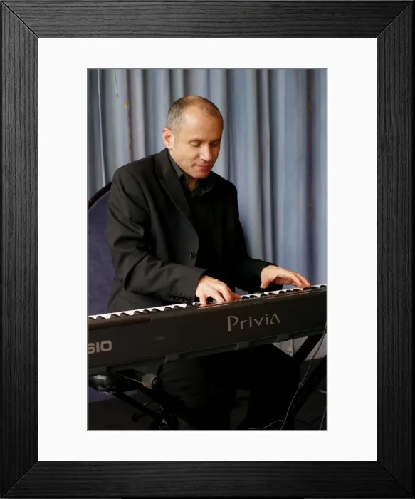 Framed Print : Roger Lewin, Hawth, Crawley, West Sussex, Jan 2016. Artist: Brian O Connor Framed Print : Roger Lewin, Hawth, Crawley, West Sussex, Jan 2016. Artist: Brian O Connor