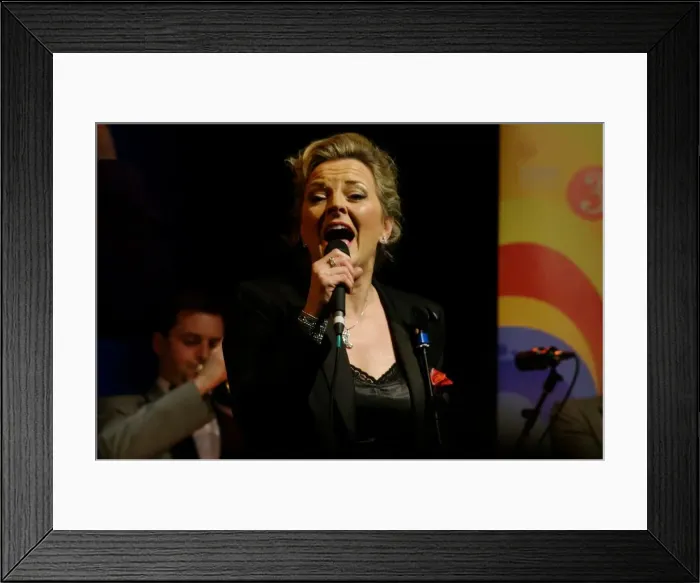 Framed Print : Claire Martin, Ropetackle Arts Centre, Shoreham, West Sussex, Jan 2016. Artist: Brian O Connor Framed Print : Claire Martin, Ropetackle Arts Centre, Shoreham, West Sussex, Jan 2016. Artist: Brian O Connor