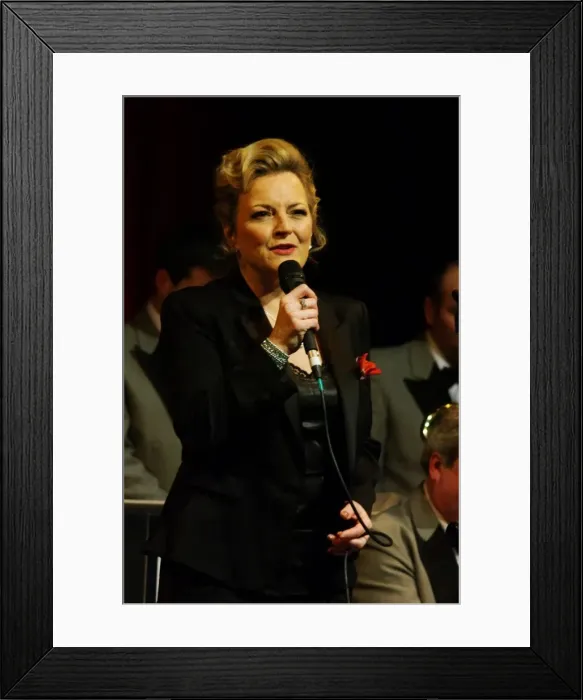 Framed Print : Claire Martin, Ropetackle Arts Centre, Shoreham, West Sussex, Jan 2016. Artist: Brian O Connor Framed Print : Claire Martin, Ropetackle Arts Centre, Shoreham, West Sussex, Jan 2016. Artist: Brian O Connor