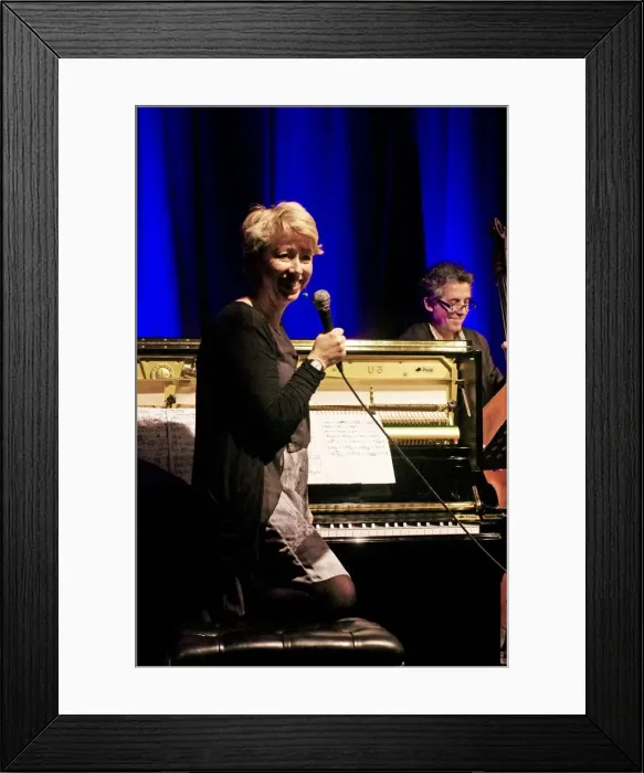 Framed Print : Nikki Iles, Ropetackle Arts Centre, Shoreham, West Sussex, Jan 2016. Artist: Brian O Connor Framed Print : Nikki Iles, Ropetackle Arts Centre, Shoreham, West Sussex, Jan 2016. Artist: Brian O Connor