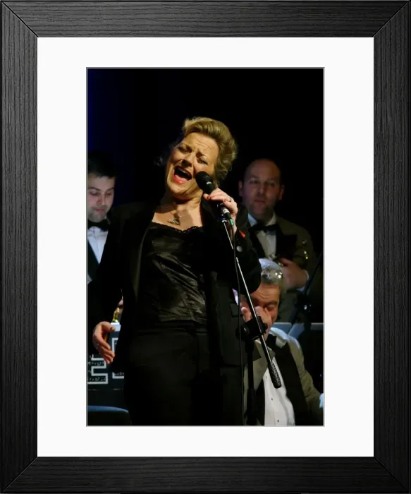 Framed Print : Claire Martin, Ropetackle Arts Centre, Shoreham, West Sussex, Jan 2016. Artist: Brian O Connor Framed Print : Claire Martin, Ropetackle Arts Centre, Shoreham, West Sussex, Jan 2016. Artist: Brian O Connor