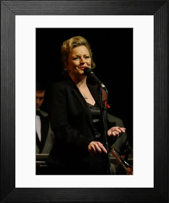 Framed Print : Claire Martin, Ropetackle Arts Centre, Shoreham, West Sussex, Jan 2016. Artist: Brian O Connor Framed Print : Claire Martin, Ropetackle Arts Centre, Shoreham, West Sussex, Jan 2016. Artist: Brian O Connor