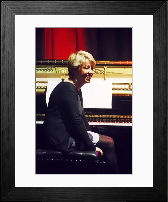 Framed Print : Nikki Iles, Ropetackle Arts Centre, Shoreham, West Sussex, Jan 2016. Artist: Brian O Connor Framed Print : Nikki Iles, Ropetackle Arts Centre, Shoreham, West Sussex, Jan 2016. Artist: Brian O Connor