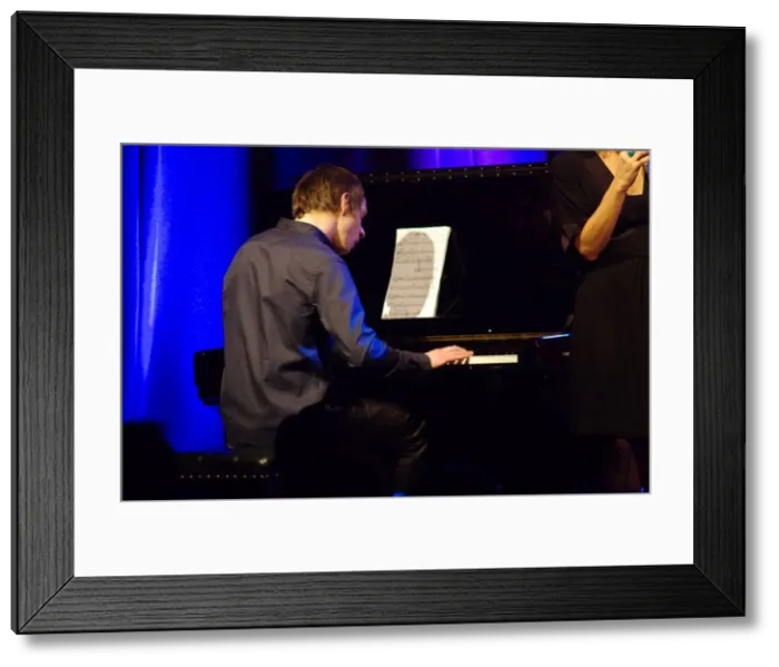Framed Print : Al Scott, Ropetackle Arts Centre, Shoreham, West Sussex, Jan 2016. Artist: Brian O Connor Framed Print : Al Scott, Ropetackle Arts Centre, Shoreham, West Sussex, Jan 2016. Artist: Brian O Connor