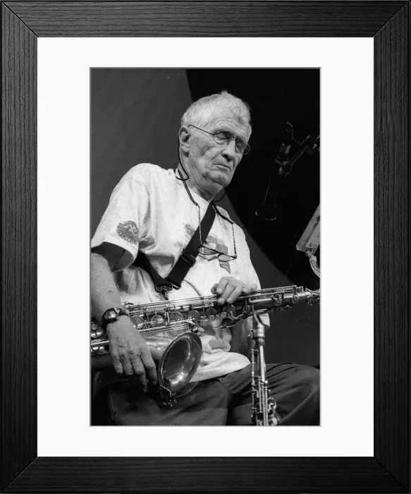 Framed Print : Bill Perkins, Brecon Jazz Festival, Brecon, Powys, Wales, August 2000. Artist: Brian O Connor Framed Print : Bill Perkins, Brecon Jazz Festival, Brecon, Powys, Wales, August 2000. Artist: Brian O Connor