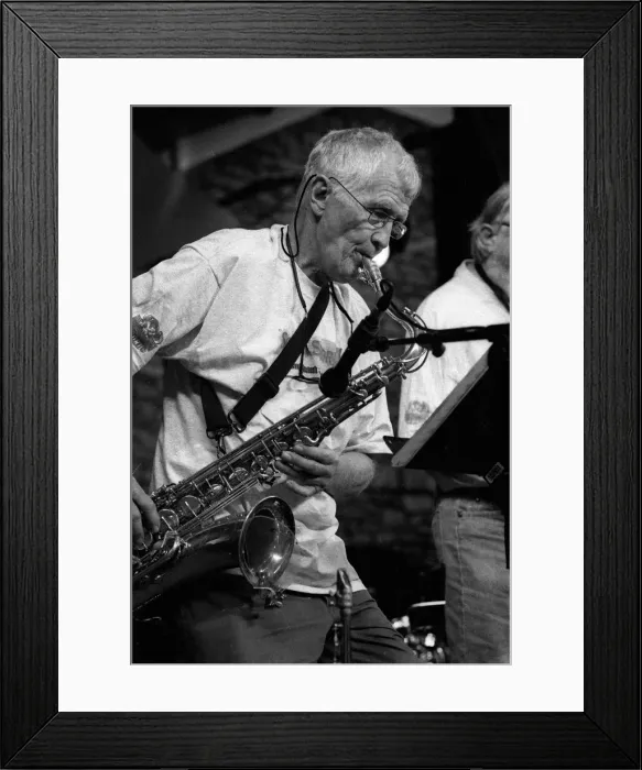 Framed Print : Bill Perkins, Brecon Jazz Festival, Brecon, Powys, Wales, August 2000. Artist: Brian O Connor Framed Print : Bill Perkins, Brecon Jazz Festival, Brecon, Powys, Wales, August 2000. Artist: Brian O Connor