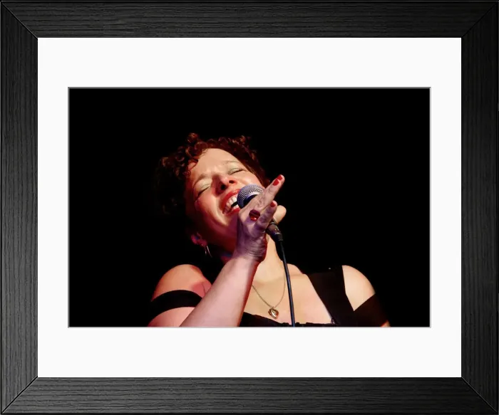 Framed Print : Edana Minghella, Brunswick, Hove, East Sussex, Oct 2015. Artist: Brian O Connor Framed Print : Edana Minghella, Brunswick, Hove, East Sussex, Oct 2015. Artist: Brian O Connor