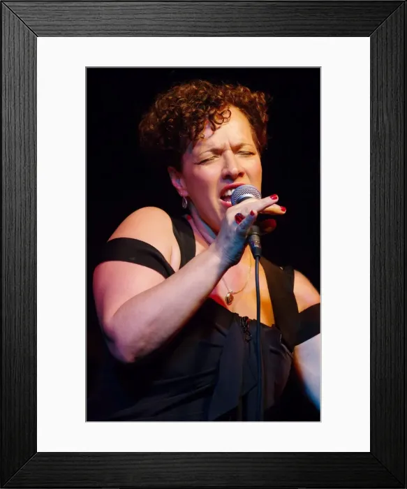 Framed Print : Edana Minghella, Brunswick, Hove, East Sussex, Oct 2015. Artist: Brian O Connor Framed Print : Edana Minghella, Brunswick, Hove, East Sussex, Oct 2015. Artist: Brian O Connor