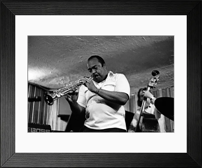 Framed Print : Nathan Davis and Peter Ind, Bass Clef, Hoxton Square, London, August 1987. Artist: Brian O Connor Framed Print : Nathan Davis and Peter Ind, Bass Clef, Hoxton Square, London, August 1987. Artist: Brian O Connor
