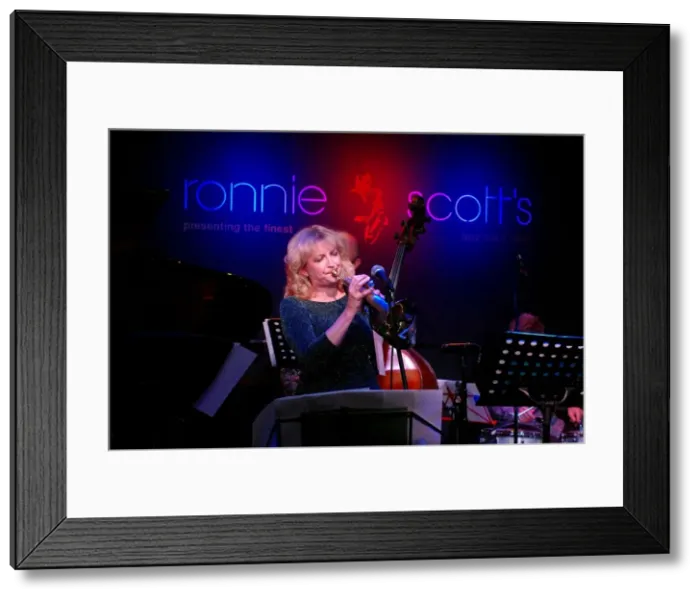 Framed Print : Sue Richardson, Ronnie Scotts, Soho, London, 5th June 2016. Artist: Brian O Connor Framed Print : Sue Richardson, Ronnie Scotts, Soho, London, 5th June 2016. Artist: Brian O Connor