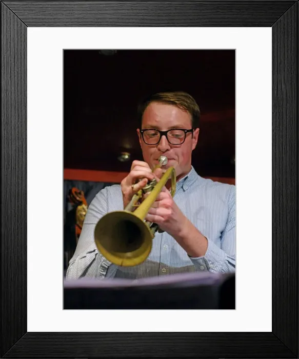 Framed Print : James Davison, Verdict, Brighton, East Sussex, 30th September 2016. Artist: Brian O Connor Framed Print : James Davison, Verdict, Brighton, East Sussex, 30th September 2016. Artist: Brian O Connor