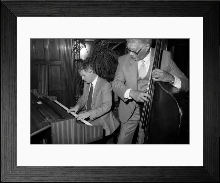Framed Print : Brian Dee, Red Callender, Kettners, London, November 1985. Artist: Brian O Connor Framed Print : Brian Dee, Red Callender, Kettners, London, November 1985. Artist: Brian O Connor