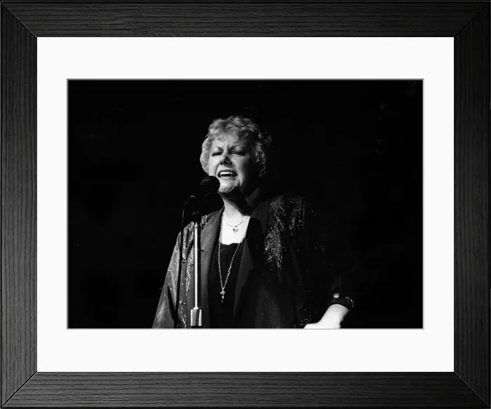 Framed Print : Carol Kidd, Pizza on the Park, London, April 1991. Artist: Brian O Connor Framed Print : Carol Kidd, Pizza on the Park, London, April 1991. Artist: Brian O Connor