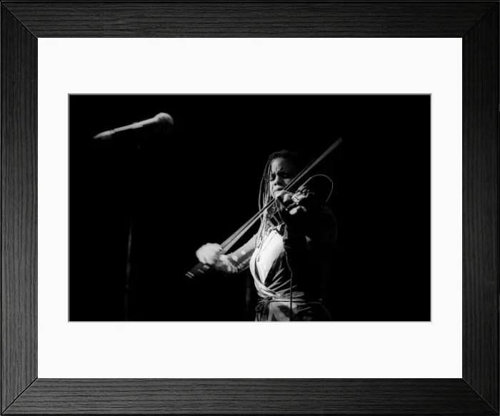 Framed Print : Regina Carter, Ronnie Scotts, Soho, London, October, 2000. Artist: Brian O Connor Framed Print : Regina Carter, Ronnie Scotts, Soho, London, October, 2000. Artist: Brian O Connor