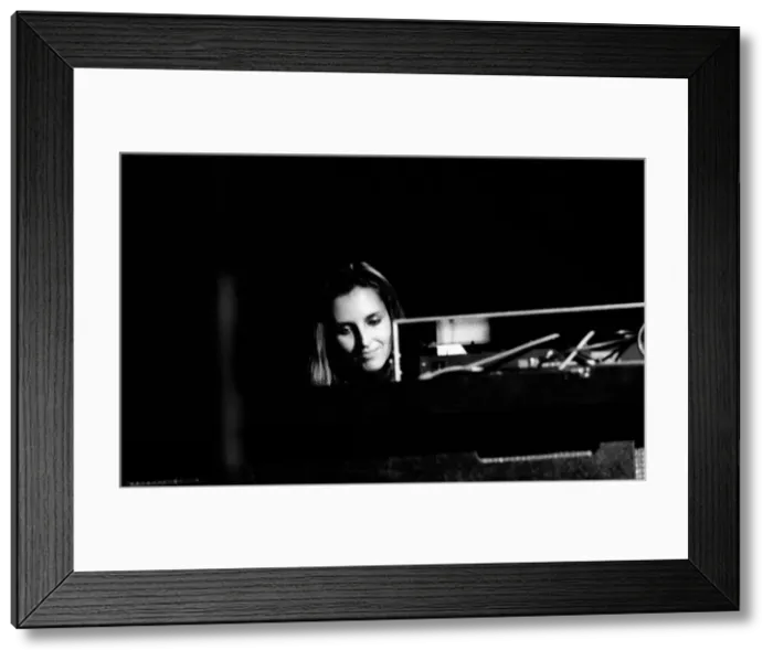 Framed Print : Barbara Dennerlein, Ronnie Scotts, Soho, London, July, 1992. Artist: Brian O Connor Framed Print : Barbara Dennerlein, Ronnie Scotts, Soho, London, July, 1992. Artist: Brian O Connor