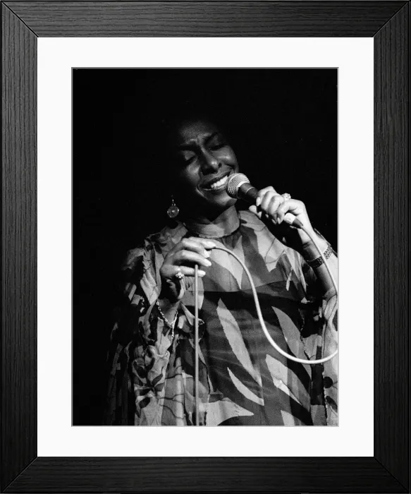 Framed Print : Elaine Delmar, Ronnie Scotts, Soho, London, May, 1993. Artist: Brian O Connor Framed Print : Elaine Delmar, Ronnie Scotts, Soho, London, May, 1993. Artist: Brian O Connor
