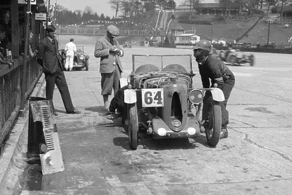 MG C type of FM Montgomery and R Hebeler at the JCC Double Twelve race, Brooklands, 8  /  9 May 1931