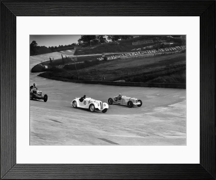 Framed Print : MG K3, Frazer-Nash BMW and Alvis cars racing at Brooklands. Artist: Bill Brunell Framed Print : MG K3, Frazer-Nash BMW and Alvis cars racing at Brooklands. Artist: Bill Brunell