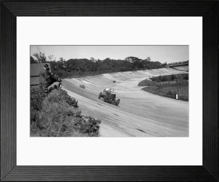 Framed Print : Eddie Halls Bentley leading a Bugatti on the banking at Brooklands. Artist: Bill Brunell Framed Print : Eddie Halls Bentley leading a Bugatti on the banking at Brooklands. Artist: Bill Brunell