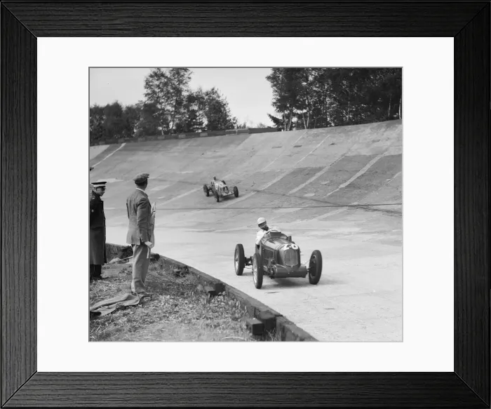 Framed Print : Reg Parnells MG K3 leading B Biras Maserati, JCC International Trophy, Brooklands Framed Print : Reg Parnells MG K3 leading B Biras Maserati, JCC International Trophy, Brooklands