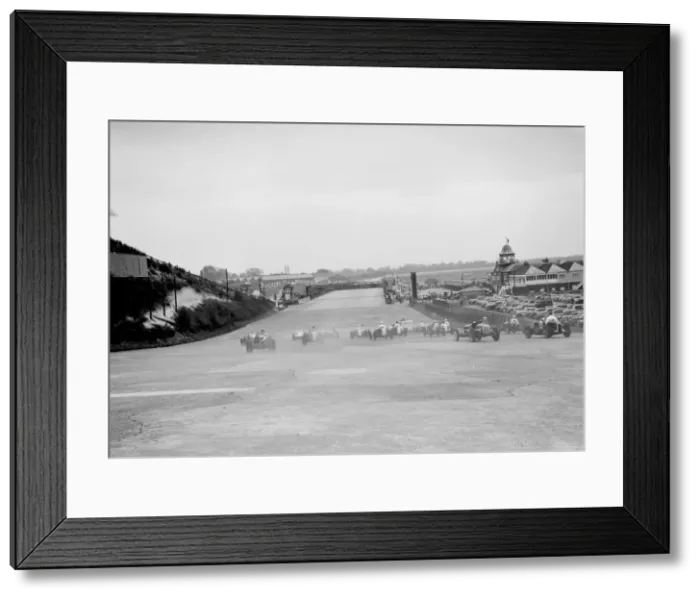 Framed Print : JCC International Trophy, Brooklands, 7 May 1938. Artist: Bill Brunell Framed Print : JCC International Trophy, Brooklands, 7 May 1938. Artist: Bill Brunell