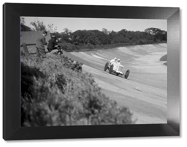 Sunbeam of EL Bouts on the banking, BARC meeting, Brooklands, 16 May 1932. Artist: Bill Brunell