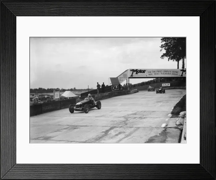 Framed Print : Maserati and Alfa Romeo racing at Brooklands, 1938 or 1939. Artist: Bill Brunell Framed Print : Maserati and Alfa Romeo racing at Brooklands, 1938 or 1939. Artist: Bill Brunell