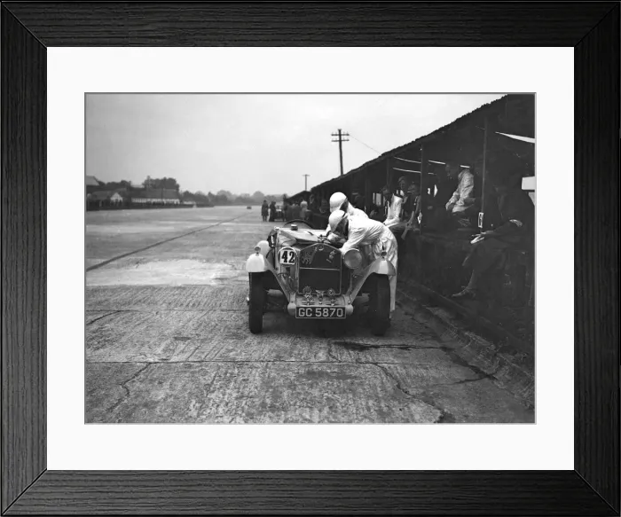 Framed Print : Alfa Romeo of KD Evans in the pits at the JCC Members Day, Brooklands, 4 July 1931 Framed Print : Alfa Romeo of KD Evans in the pits at the JCC Members Day, Brooklands, 4 July 1931