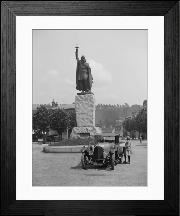 Framed Print : Bentley EXP3 in front of the statue of King Alfred, High Street, Winchester, Hampshire, c1920s Framed Print : Bentley EXP3 in front of the statue of King Alfred, High Street, Winchester, Hampshire, c1920s