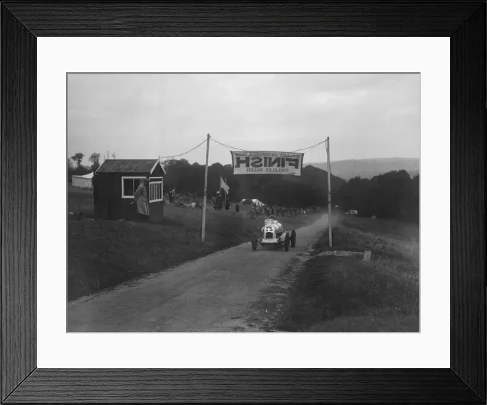 Framed Print : Unidentified offset single-seater car finishing the Shelsley Walsh Hillclimb, Worcestershire, 1935 Framed Print : Unidentified offset single-seater car finishing the Shelsley Walsh Hillclimb, Worcestershire, 1935