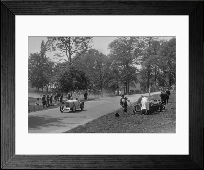 Framed Print : MG J2 passing the crashed Austin 7 of B Sparrow, Donington Park Race Meeting, Leicestershire, 1933