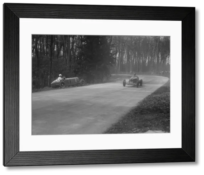 Framed Print : Dick Shuttleworths Alfa Romeo passing Raymond Mays crashed ERA, Donington Park, 1935 Framed Print : Dick Shuttleworths Alfa Romeo passing Raymond Mays crashed ERA, Donington Park, 1935