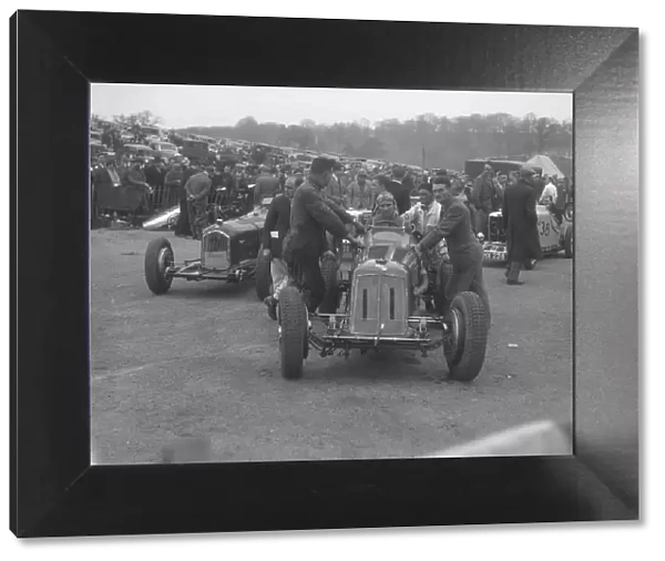 Dick Seamans ERA, Dick Shuttleworths Alfa Romeo and a MG Magnette at Donington Park, 1935