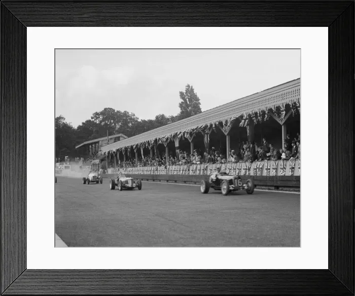 Framed Print : ERA of Raymond Mays and Riley of Percy Maclure racing at Crystal Palace, London, 1939 Framed Print : ERA of Raymond Mays and Riley of Percy Maclure racing at Crystal Palace, London, 1939
