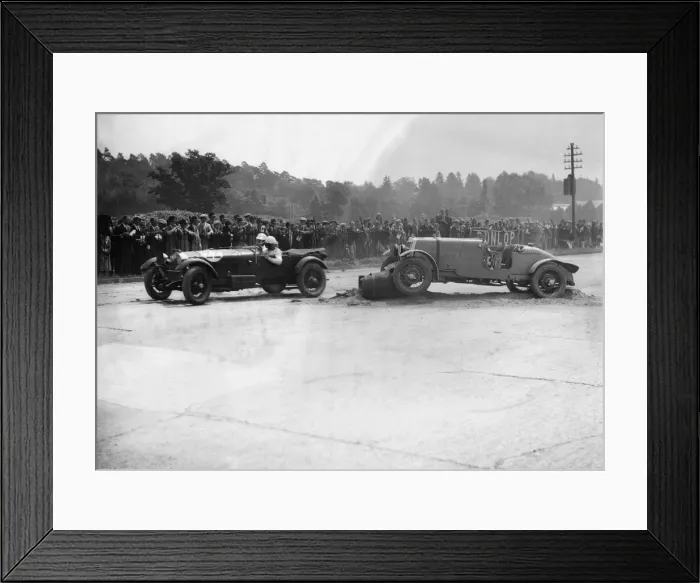 Framed Print : Alfa Romeo passing R Childes crashed Lea-Francis, BARC 6-Hour Race, Brooklands Framed Print : Alfa Romeo passing R Childes crashed Lea-Francis, BARC 6-Hour Race, Brooklands
