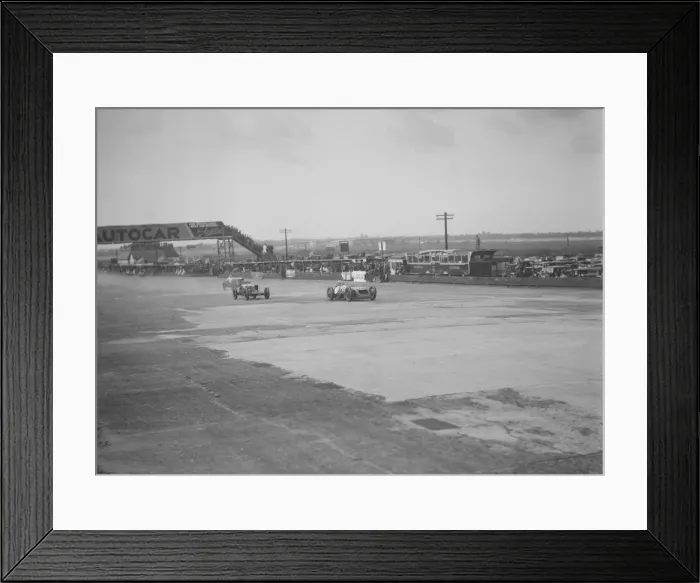 Framed Print : Thomas Special of Harold Purdy and OM of Henken Widengren, BRDC 500 Mile Race, Brooklands, 1931 Framed Print : Thomas Special of Harold Purdy and OM of Henken Widengren, BRDC 500 Mile Race, Brooklands, 1931