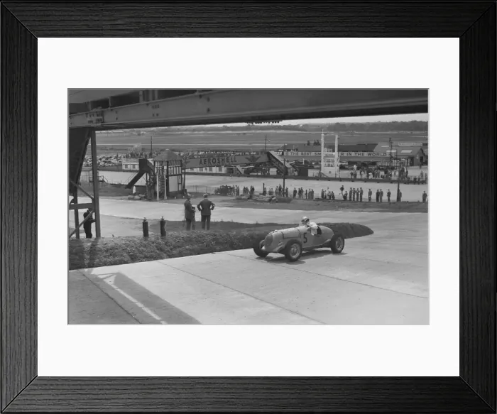 Framed Print : MG K3 of JHT Smith racing at Brooklands, Surrey, c1930s. Artist: Bill Brunell Framed Print : MG K3 of JHT Smith racing at Brooklands, Surrey, c1930s. Artist: Bill Brunell